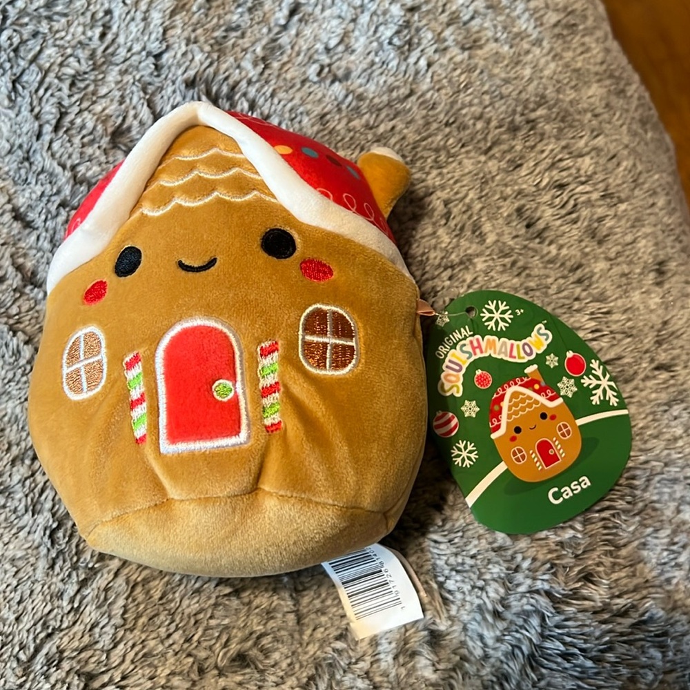 *Hold for Kaylee* Casa the Gingerbread House 5” NWT